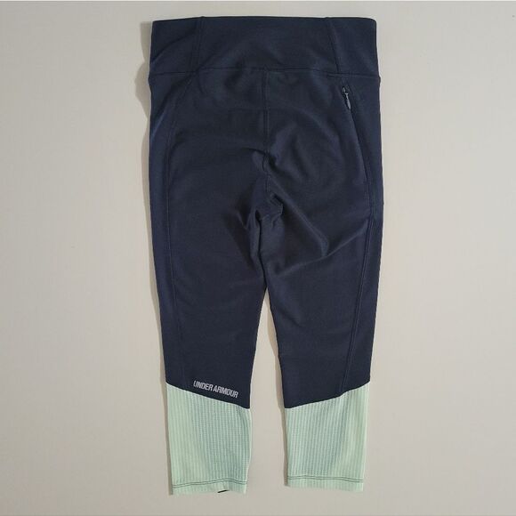 Under Armour Women's Black HeatGear® Compression Capris - Picture 11 of 12